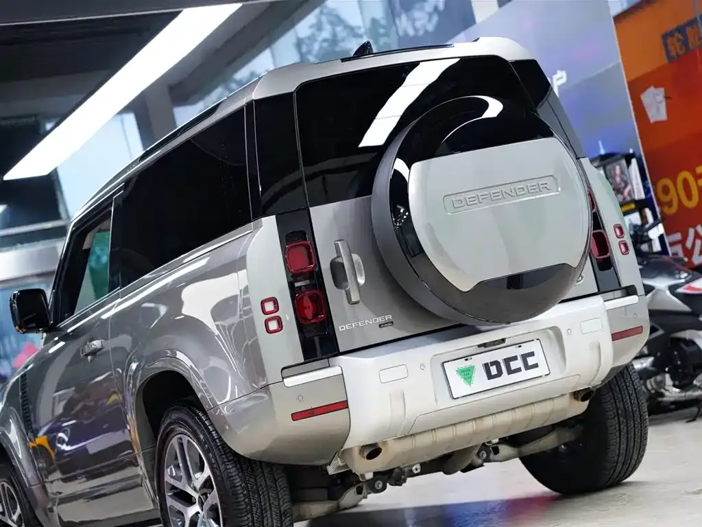 Land Rover Defender — фото 10