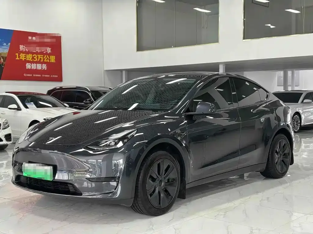 Tesla Model Y — фото 1