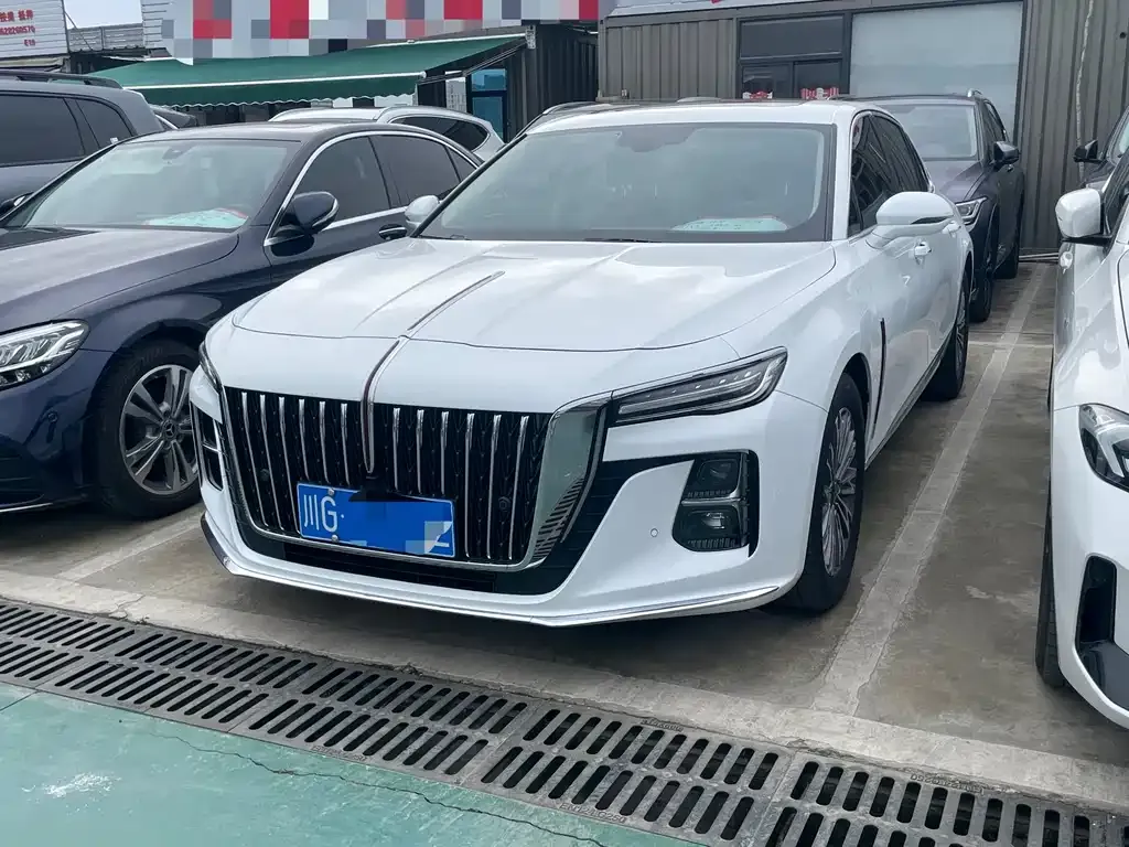 Hongqi H5 — фото 1