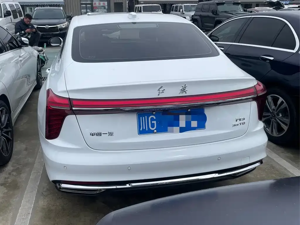 Hongqi H5 — фото 6