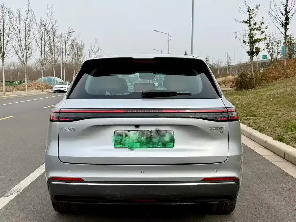 Geely 银河星舰7 — фото 3