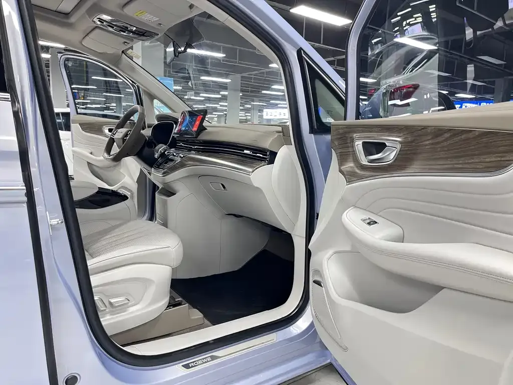 Roewe iMAX8 New Energy — фото 3