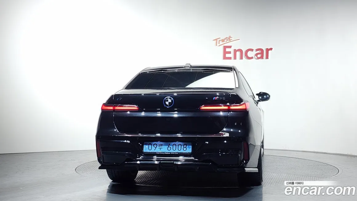 BMW i7 — фото 8