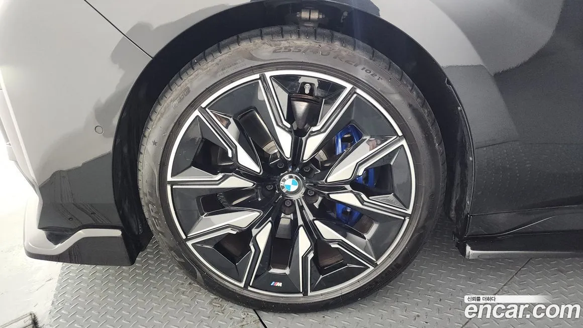 BMW i7 — фото 9