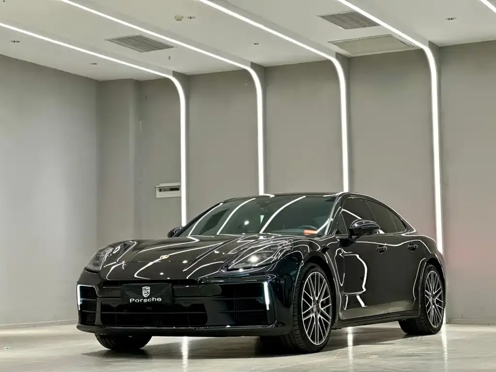 Porsche Panamera — фото 1