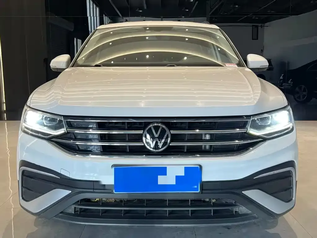 Volkswagen Tiguan L — фото 5