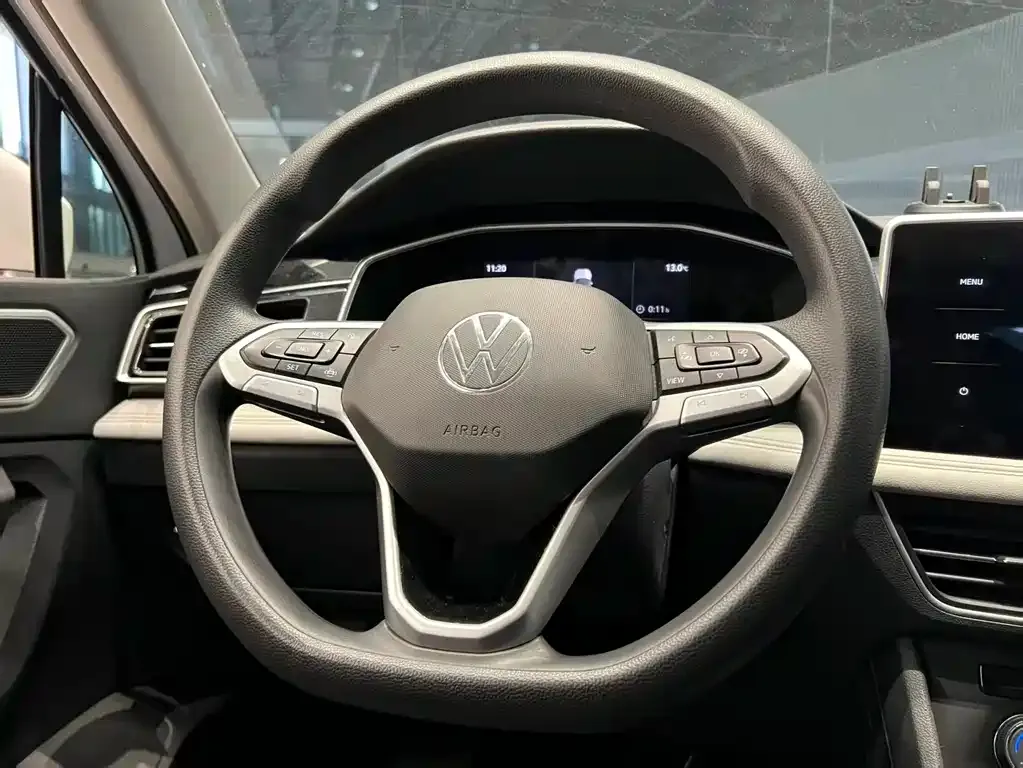Volkswagen Tiguan L — фото 4