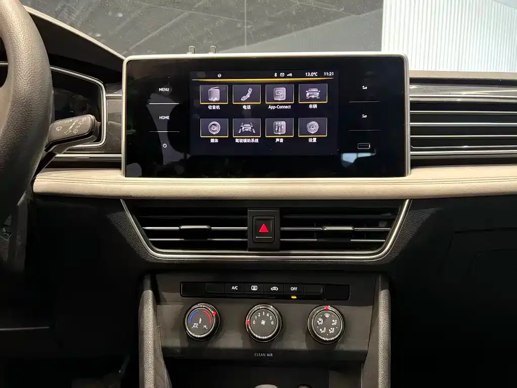 Volkswagen Tiguan L — фото 6