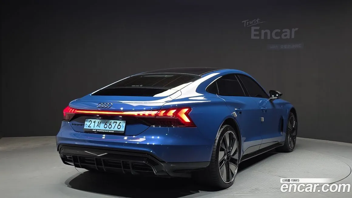 Audi e-tron GT — фото 6