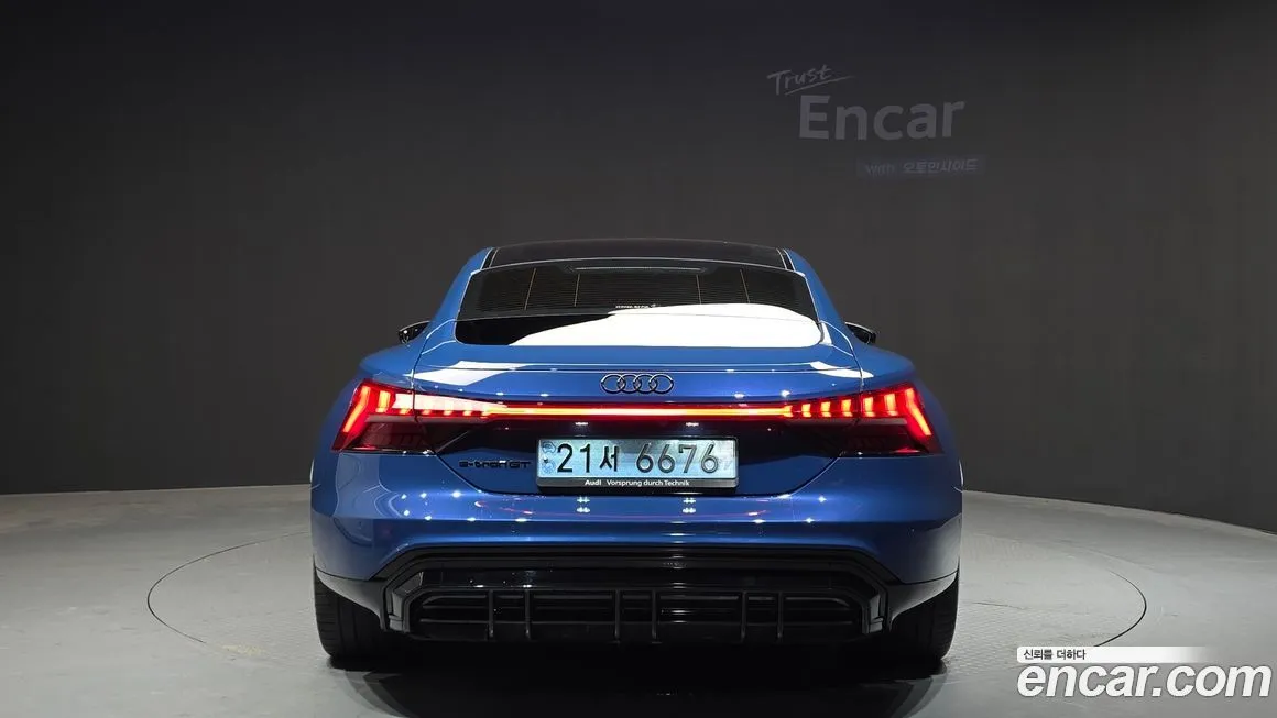 Audi e-tron GT — фото 7