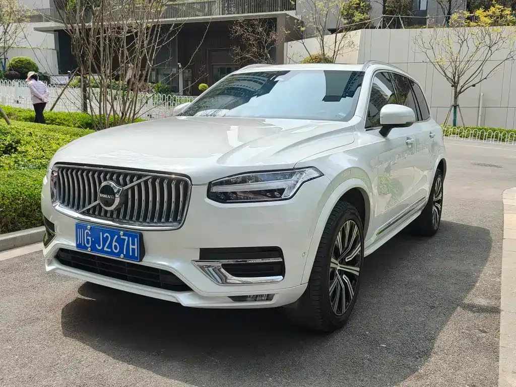 Volvo XC90 — фото 1