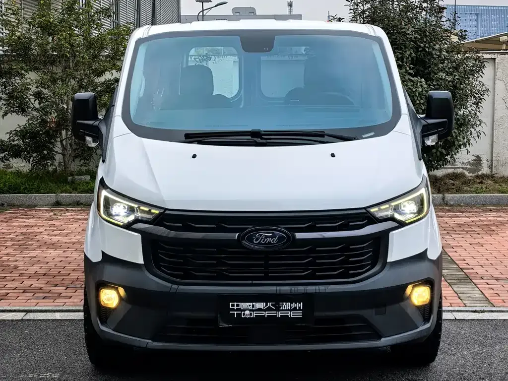 Ford Transit — фото 1