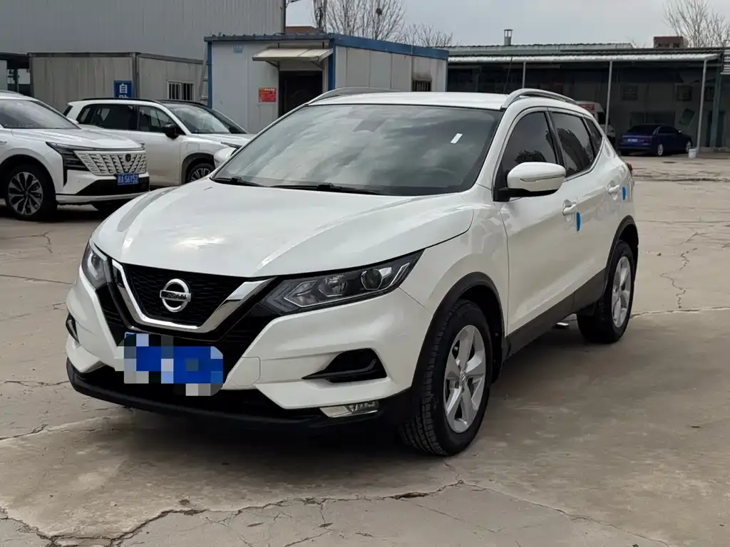 Nissan Qashqai — фото 1