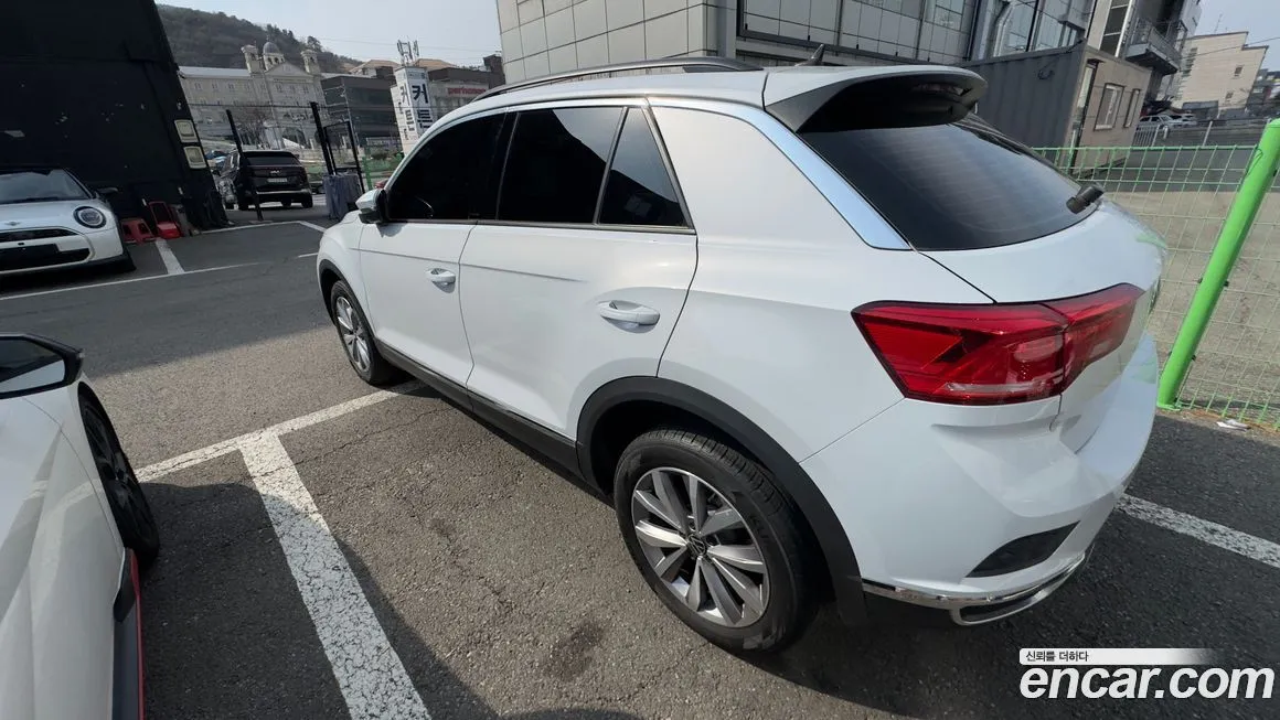 Volkswagen T-Roc — фото 6