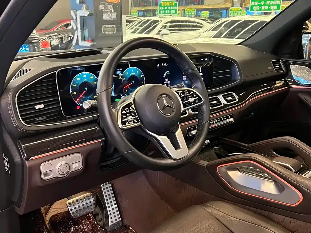 Mercedes-Benz GLS — фото 8