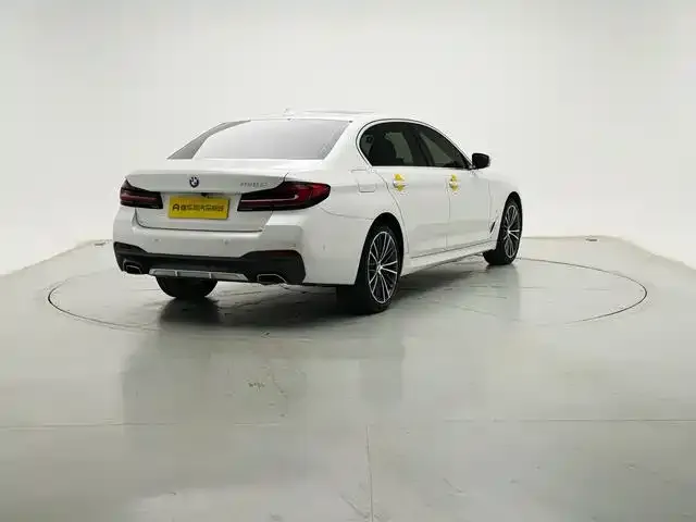 BMW 5 Series — фото 10