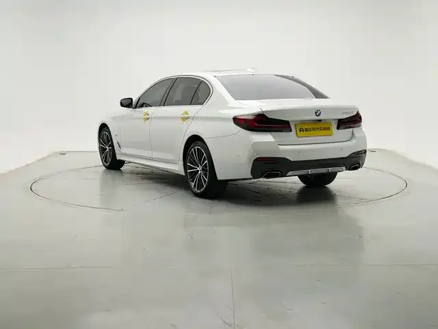 BMW 5 Series — фото 9