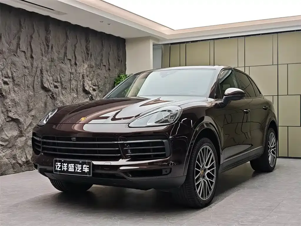 Porsche Cayenne — фото 1