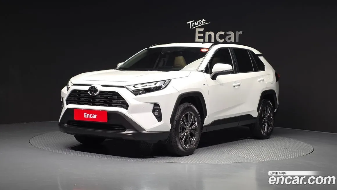 Toyota RAV4 — фото 1