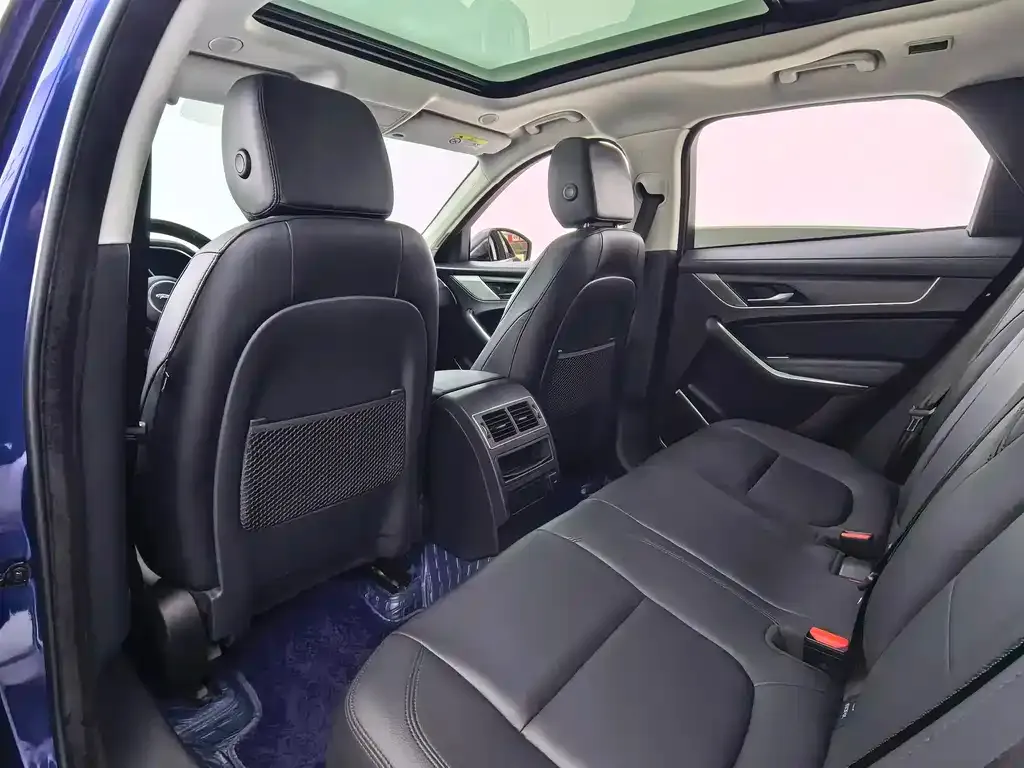 Jaguar F-PACE — фото 8