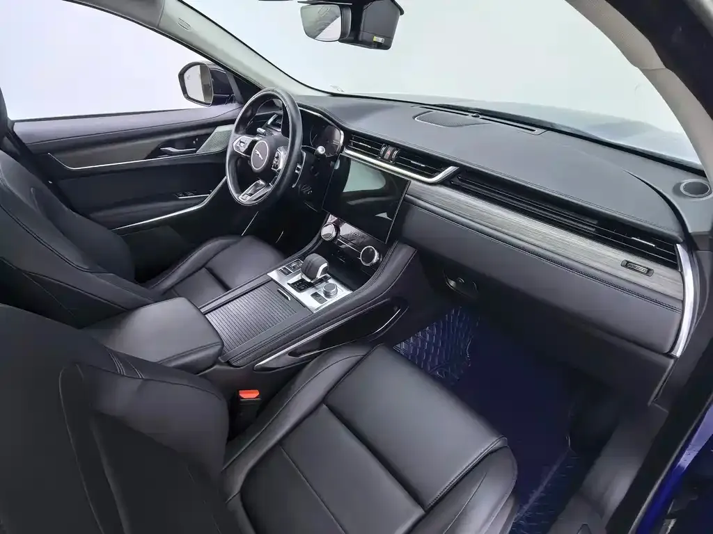 Jaguar F-PACE — фото 10