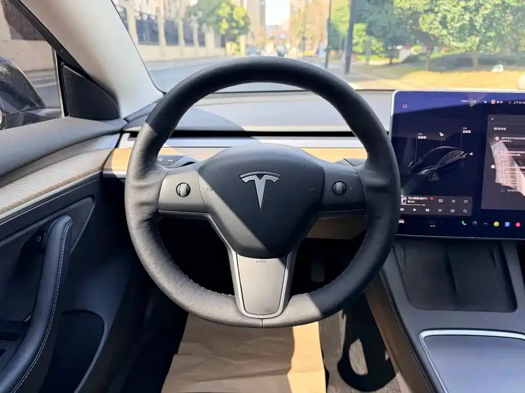 Tesla Model 3 — фото 7