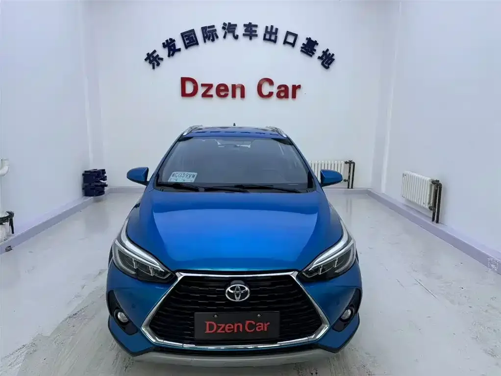 Toyota Yaris L — фото 1