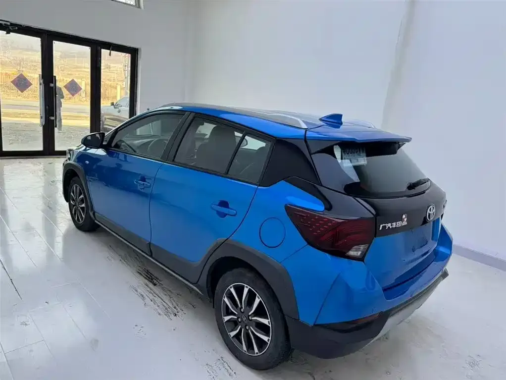 Toyota Yaris L — фото 4