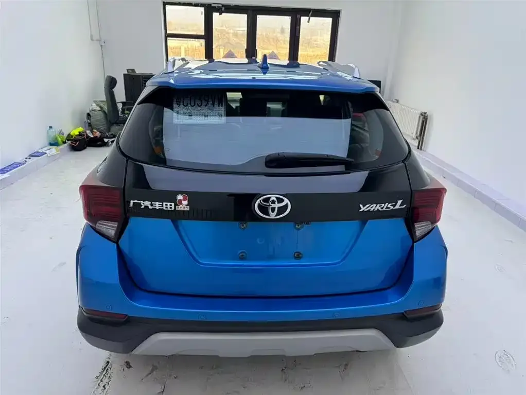 Toyota Yaris L — фото 2
