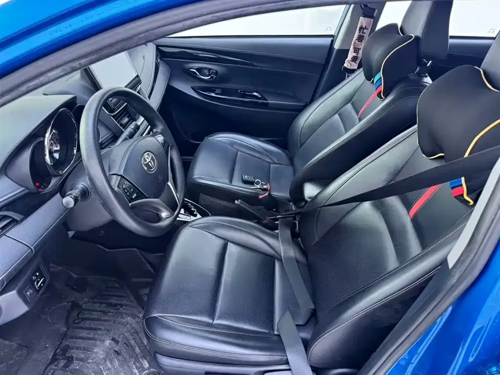 Toyota Yaris L — фото 7
