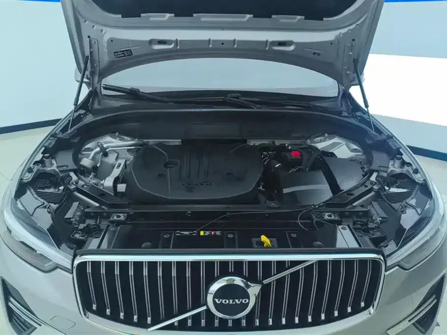 Volvo XC60 — фото 10