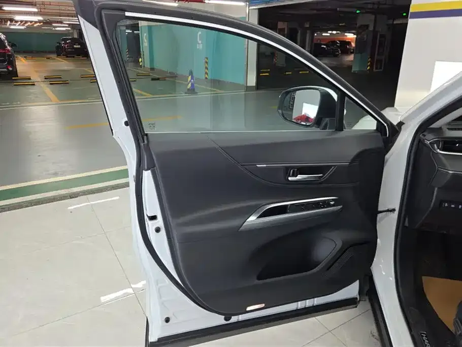 Toyota Harrier — фото 3