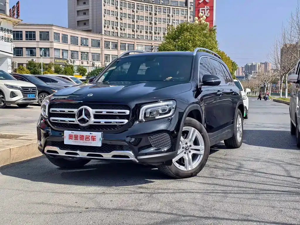 Mercedes-Benz GLB — фото 1