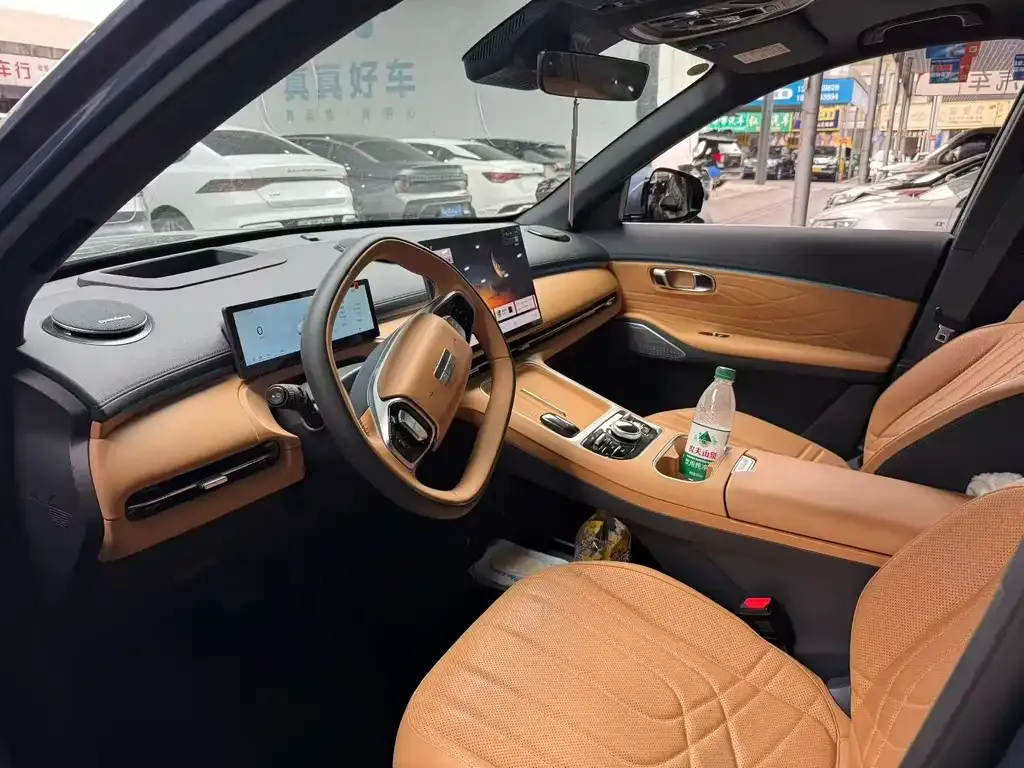 Geely 银河星舰7 — фото 9