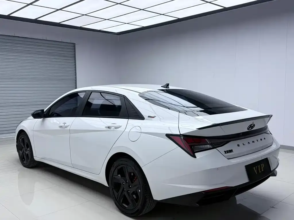 Hyundai Elantra — фото 6