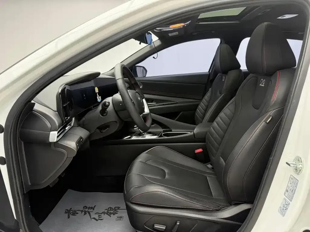 Hyundai Elantra — фото 10