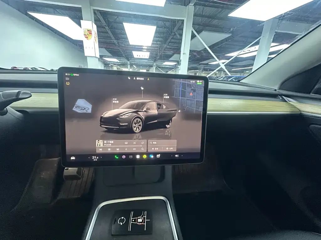 Tesla Model Y — фото 6