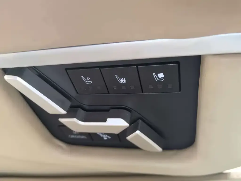 Toyota Sienna — фото 3