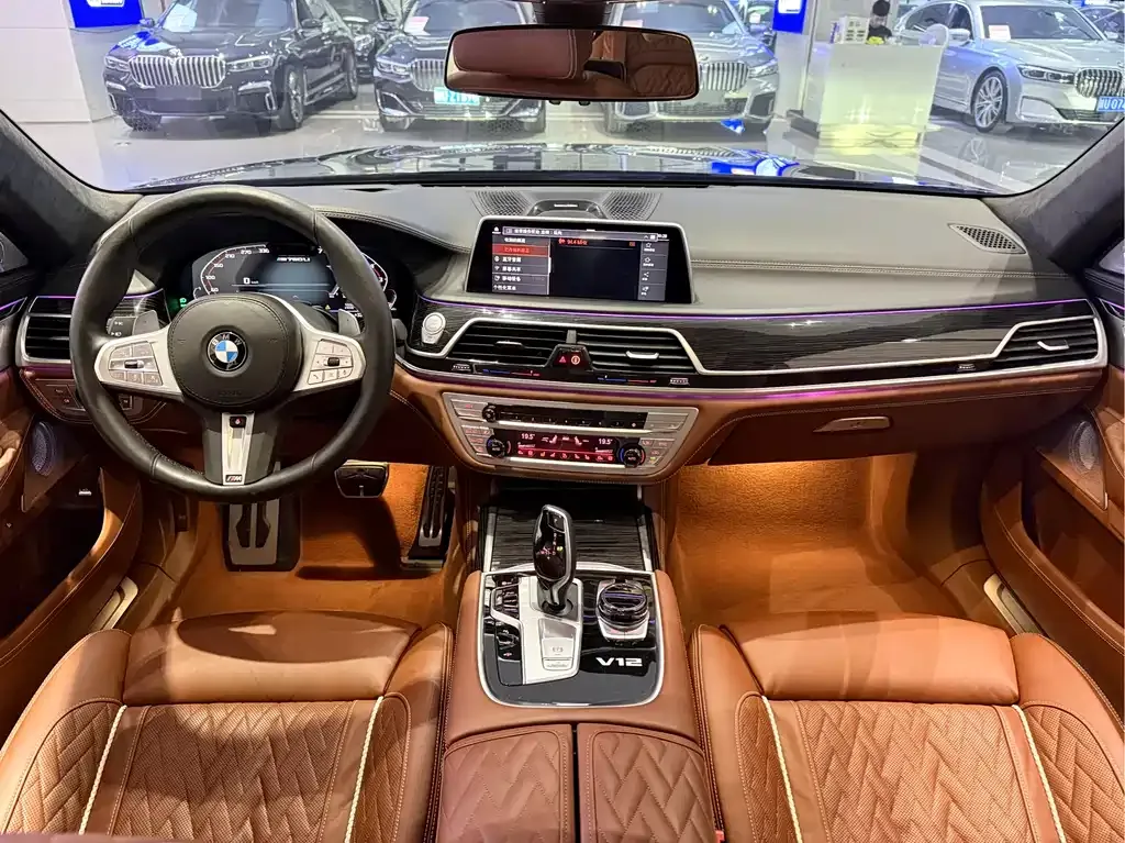 BMW 7 Series — фото 10