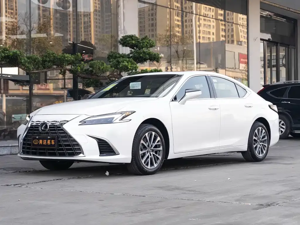 Lexus ES — фото 1