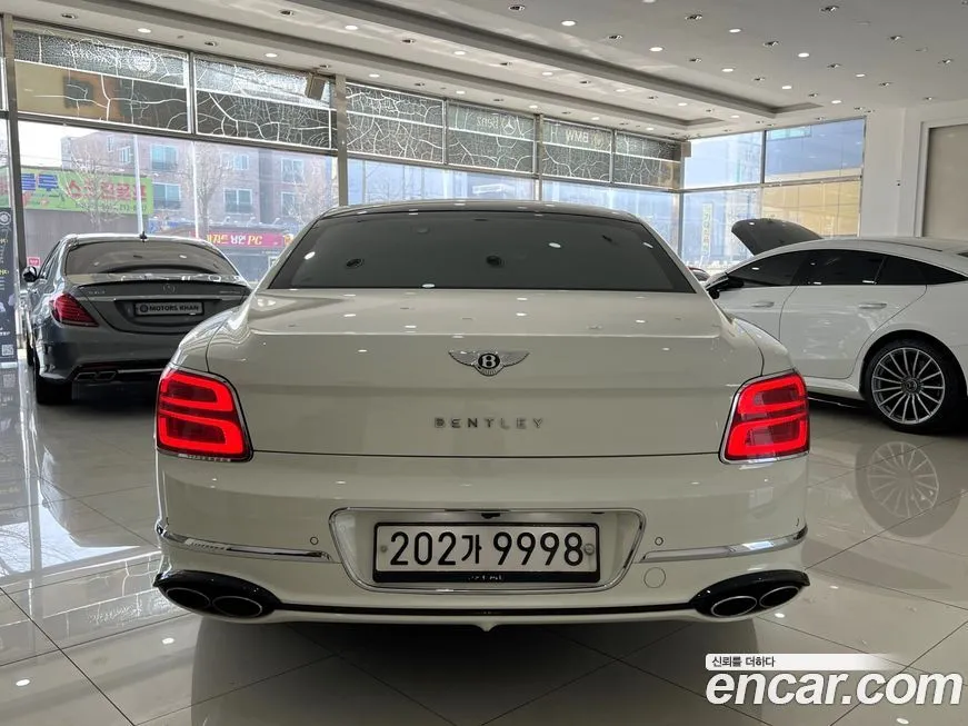 Bentley Flying Spur — фото 2