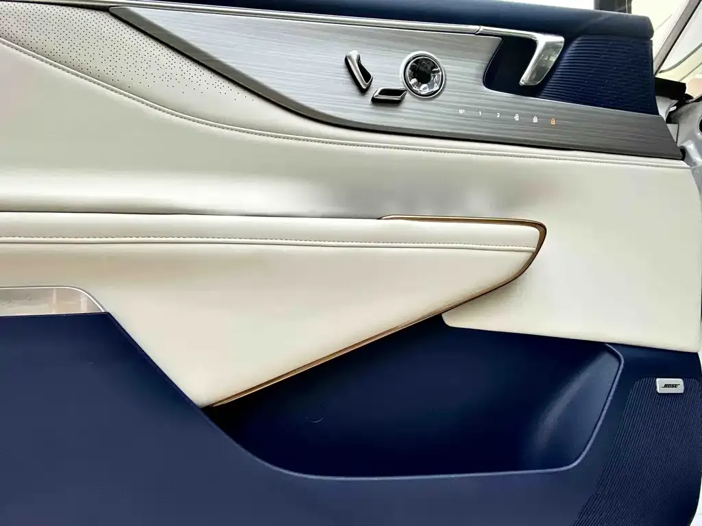 Buick GL8 Hybrid — фото 5
