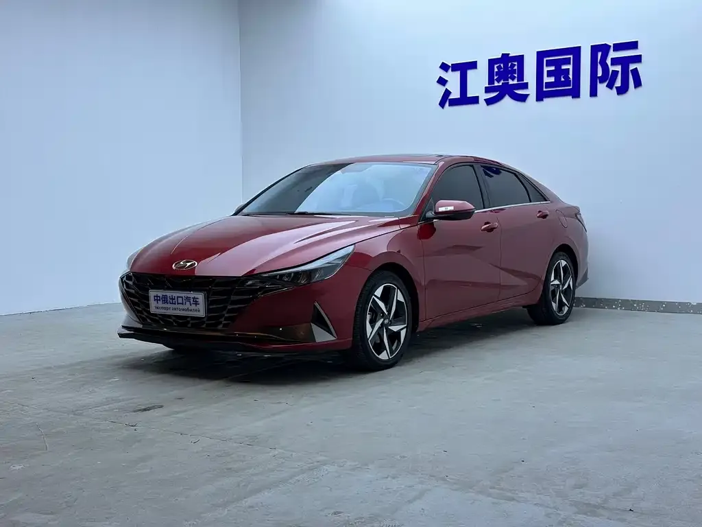 Hyundai Elantra — фото 1