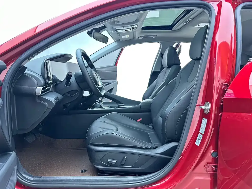 Hyundai Elantra — фото 10