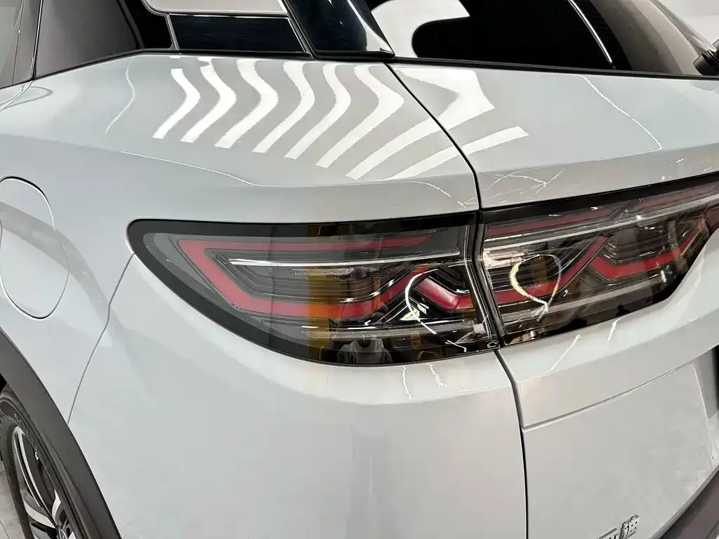 BYD L DM-i — фото 10