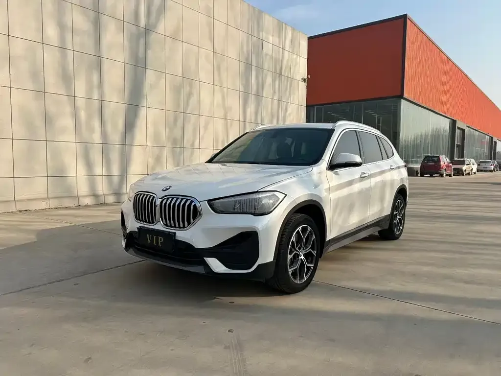 BMW X1 — фото 1