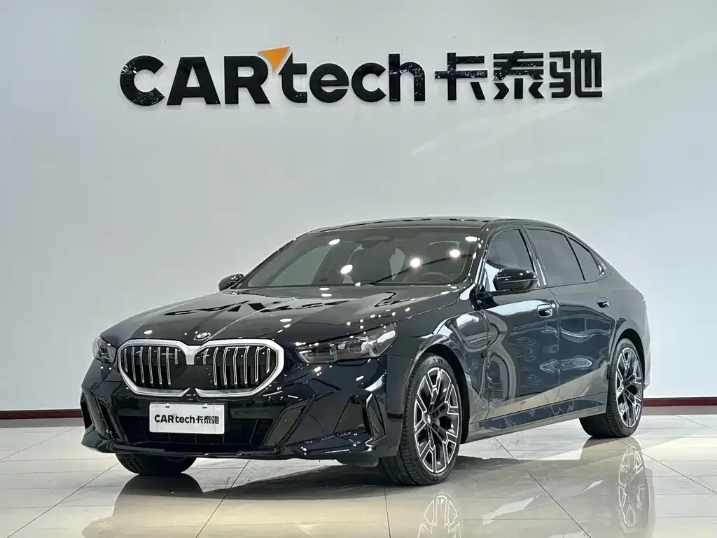 BMW 5 Series — фото 1
