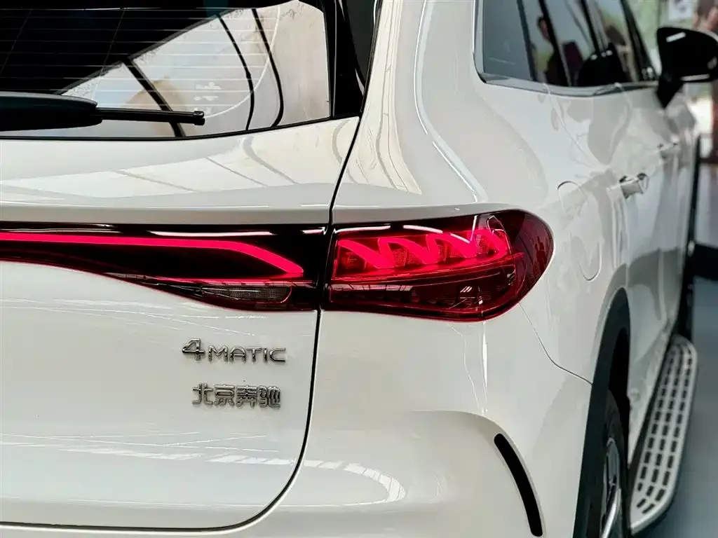 Mercedes-Benz EQE SUV — фото 4