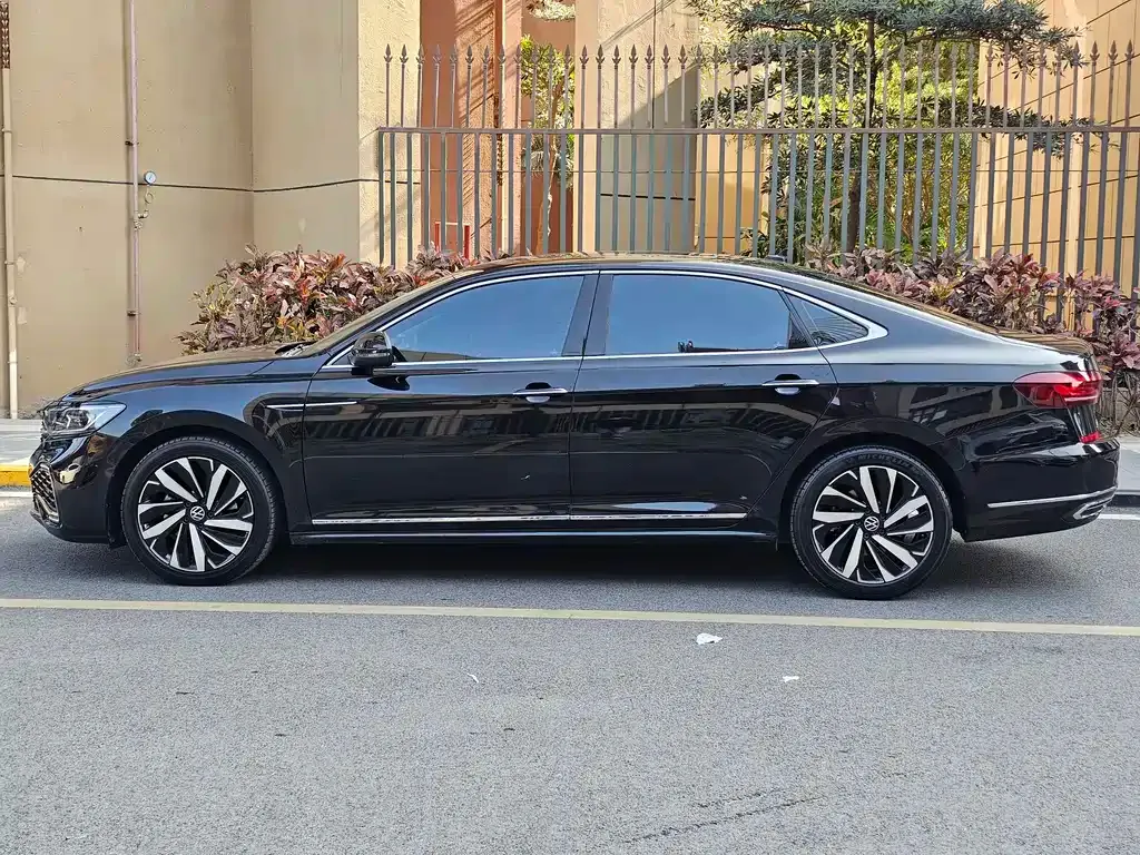 Volkswagen Passat — фото 10