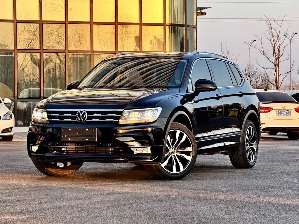 Volkswagen Tiguan L — фото 1